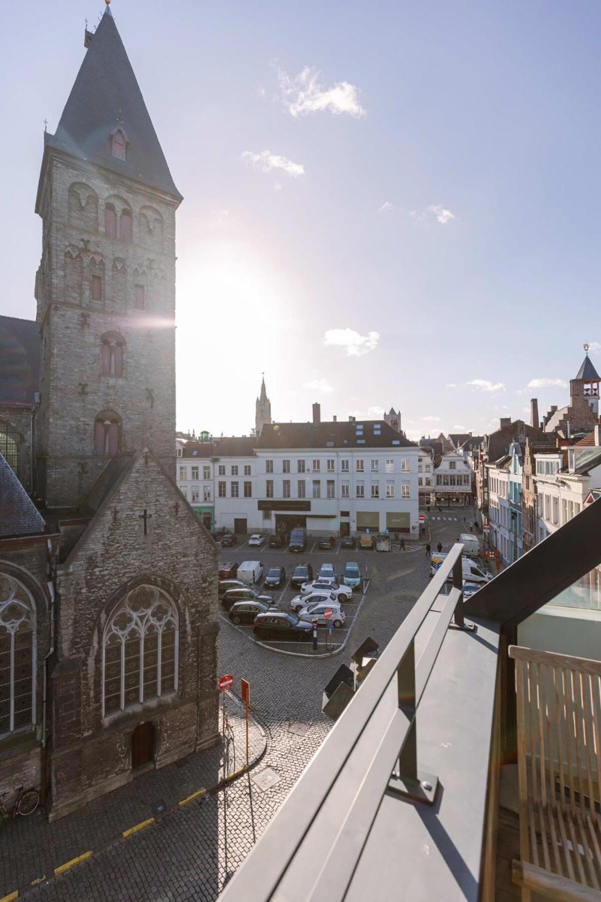 Huswell - Bright Overlooking The 3 Towers Of Gent